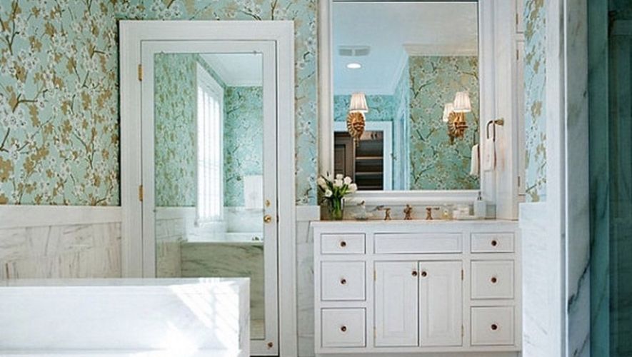 Gương lớn giúp ăn gian diện tích phòng tắm